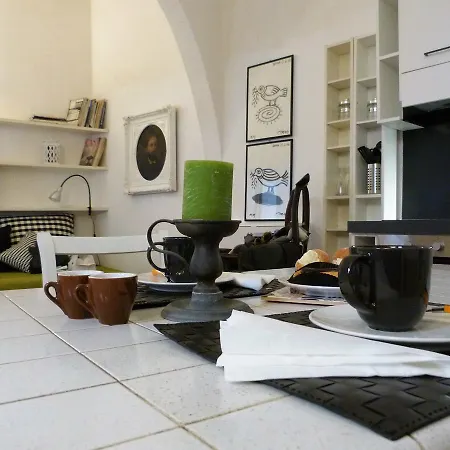 Coliseum Secret Garden Apartment *
